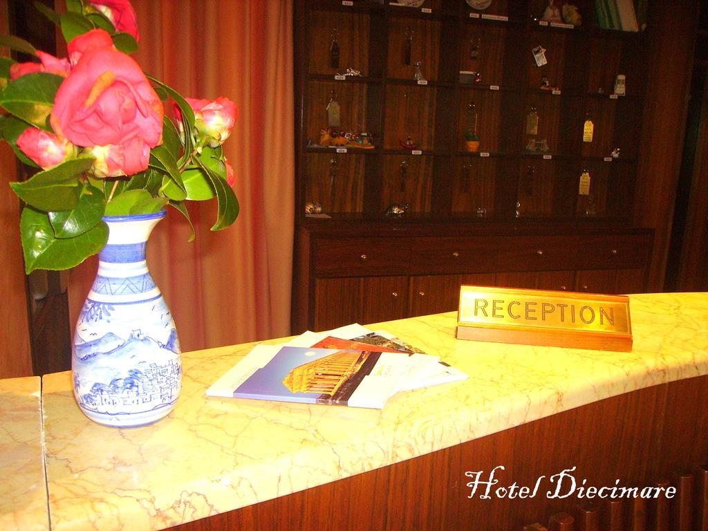 Hotel Diecimare カーヴァ・デ・ティッレーニ エクステリア 写真