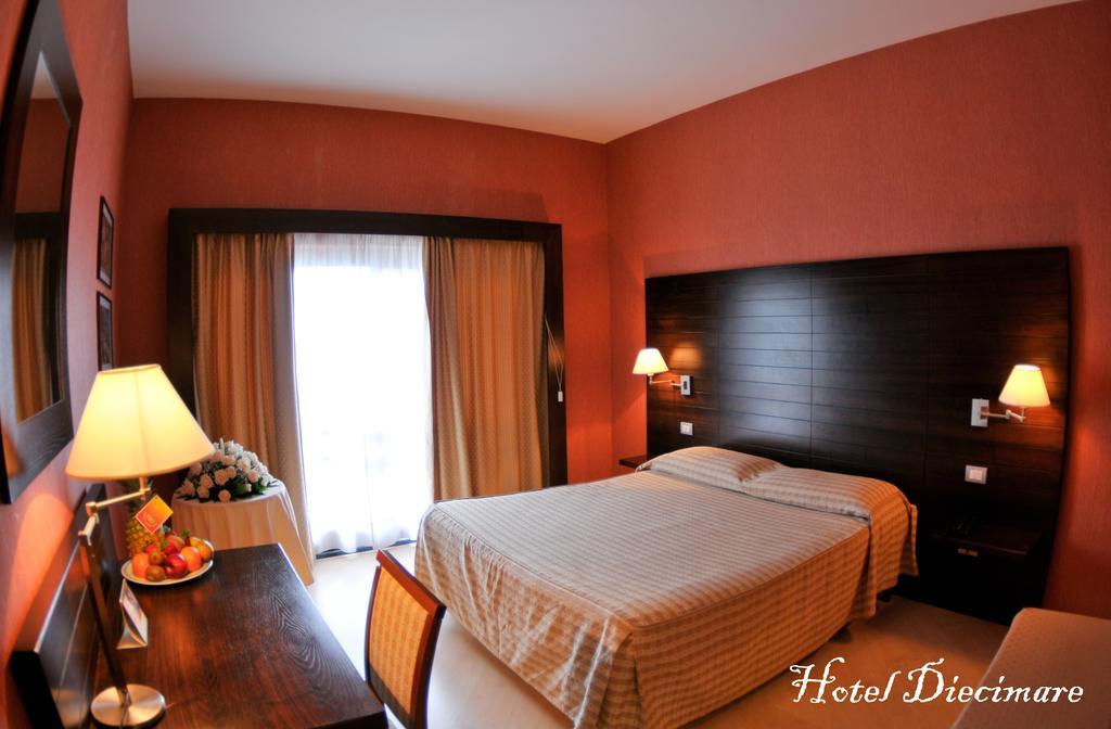 Hotel Diecimare カーヴァ・デ・ティッレーニ エクステリア 写真