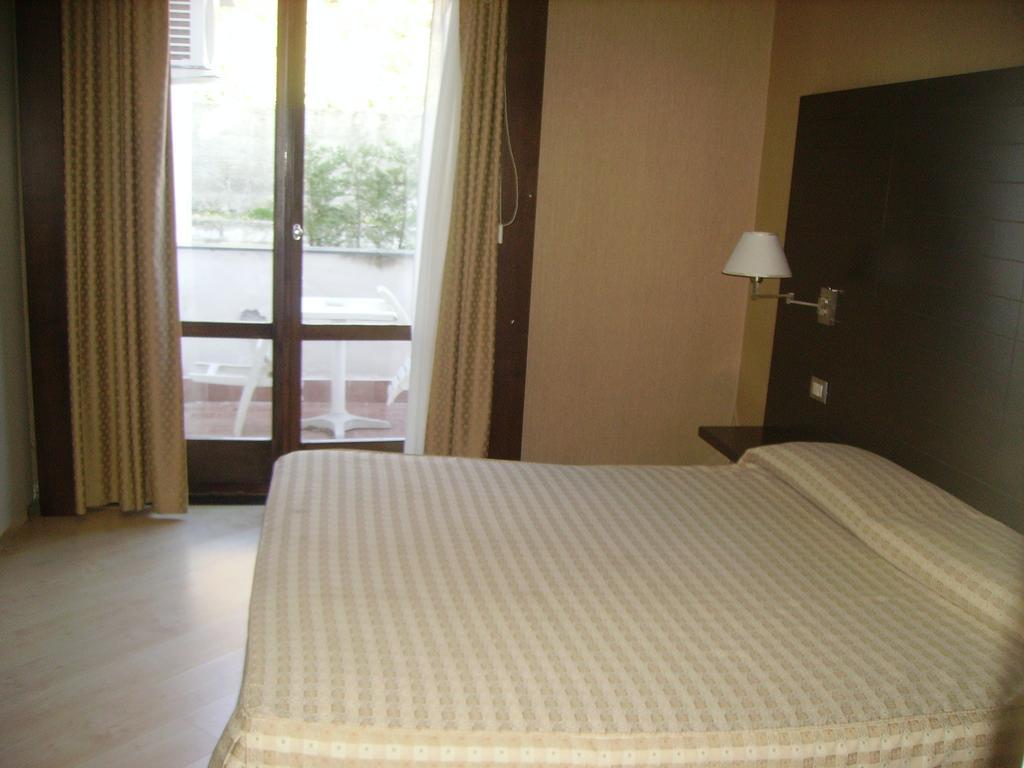 Hotel Diecimare カーヴァ・デ・ティッレーニ エクステリア 写真