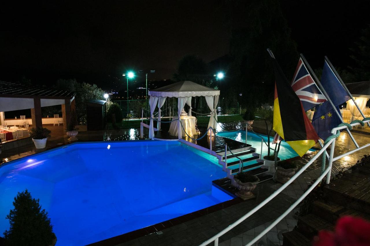 Hotel Diecimare カーヴァ・デ・ティッレーニ エクステリア 写真
